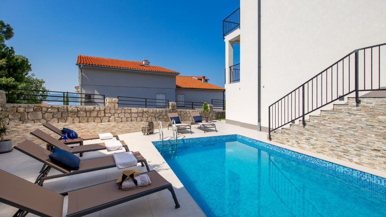 Apartments Villa Frankola With Swimming Pool Crikvenica Bagian luar foto