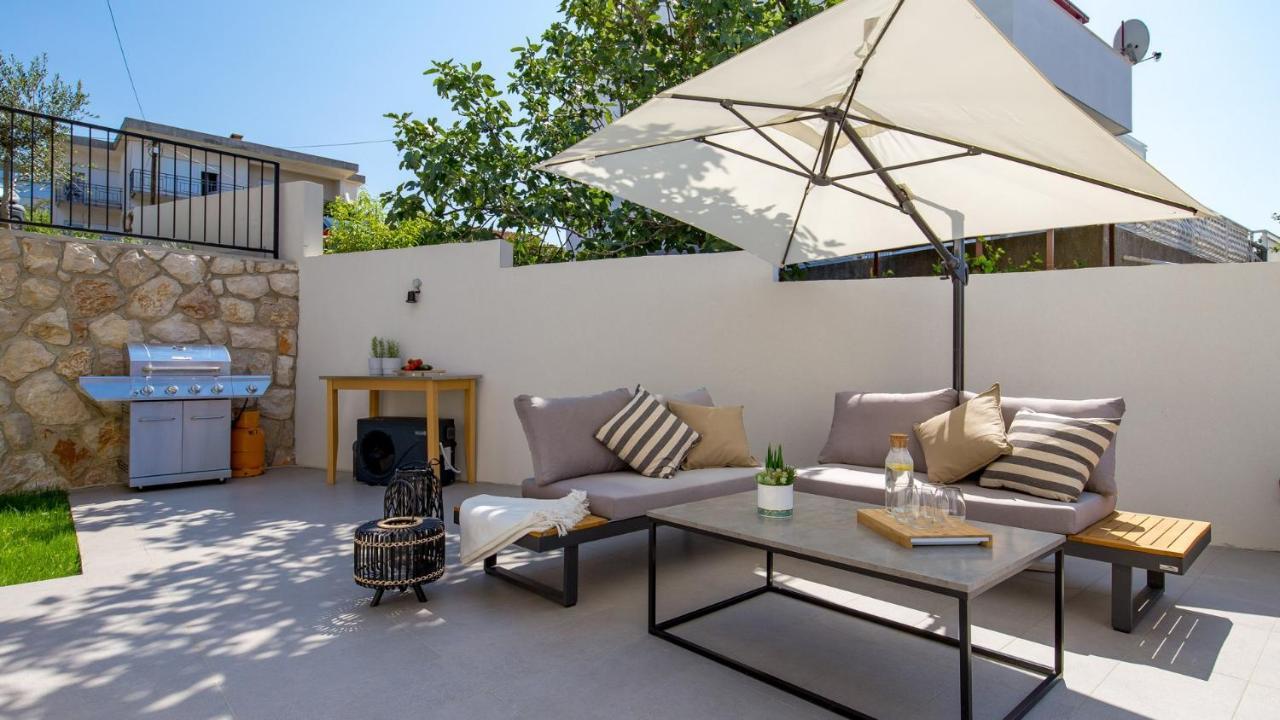 Apartments Villa Frankola With Swimming Pool Crikvenica Bagian luar foto