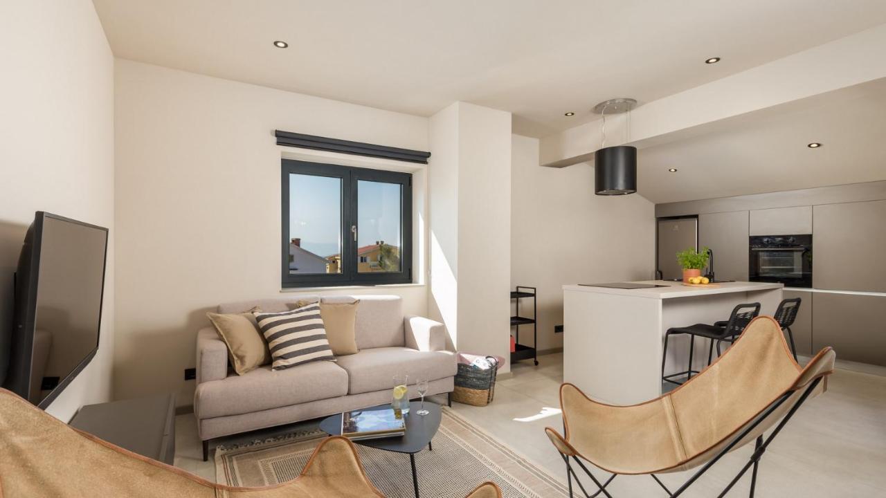 Apartments Villa Frankola With Swimming Pool Crikvenica Bagian luar foto