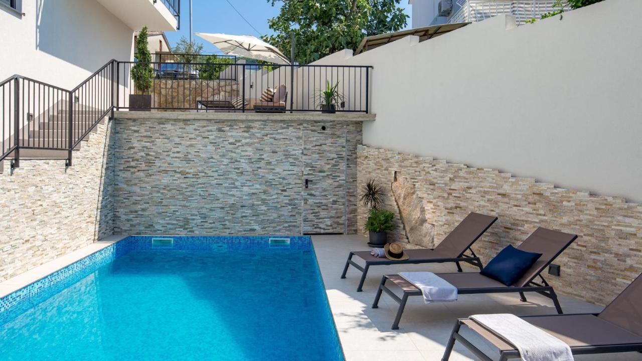 Apartments Villa Frankola With Swimming Pool Crikvenica Bagian luar foto