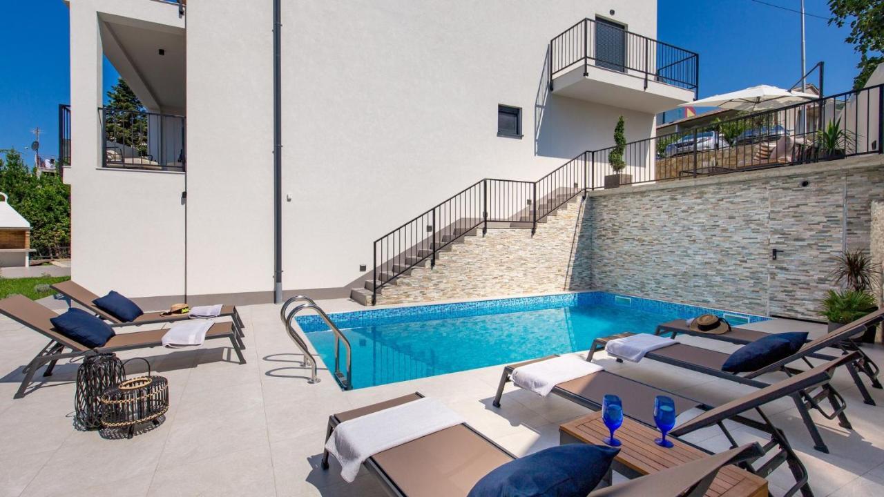 Apartments Villa Frankola With Swimming Pool Crikvenica Bagian luar foto