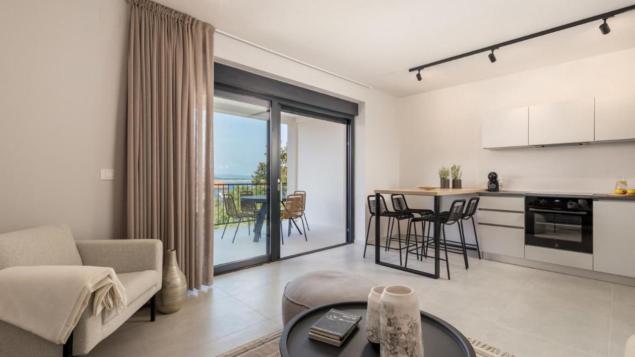 Apartments Villa Frankola With Swimming Pool Crikvenica Bagian luar foto