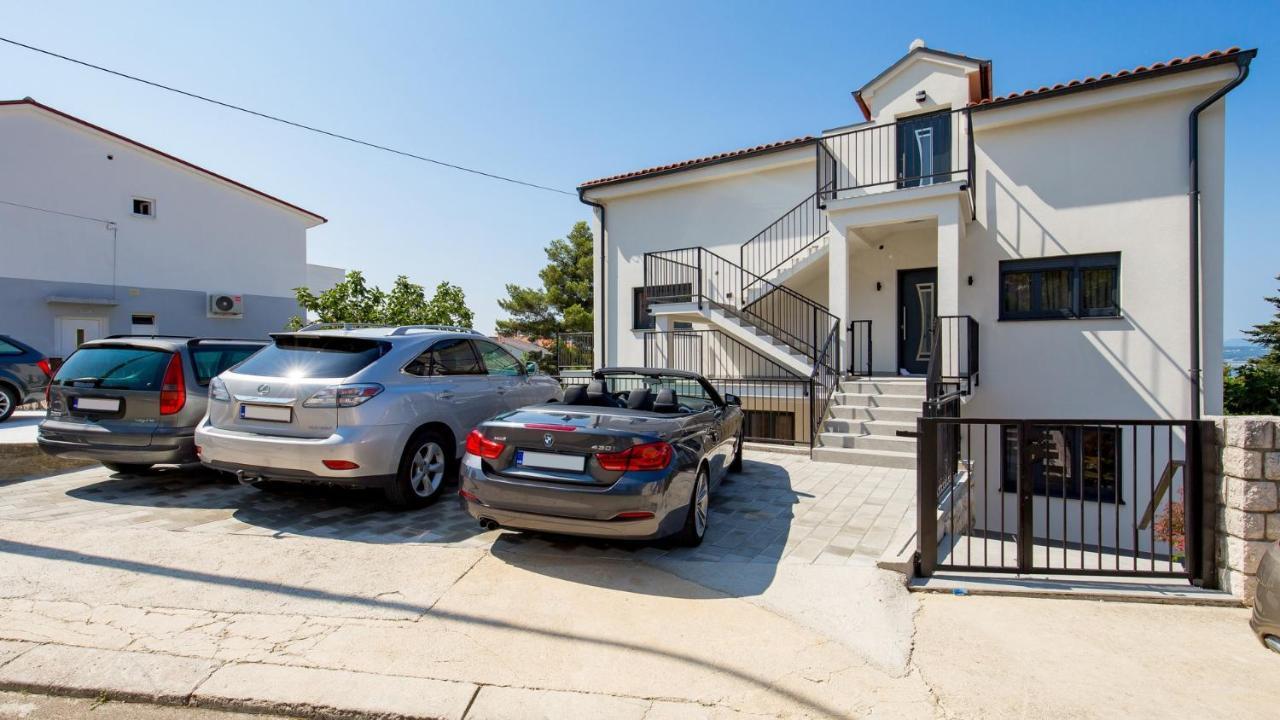 Apartments Villa Frankola With Swimming Pool Crikvenica Bagian luar foto