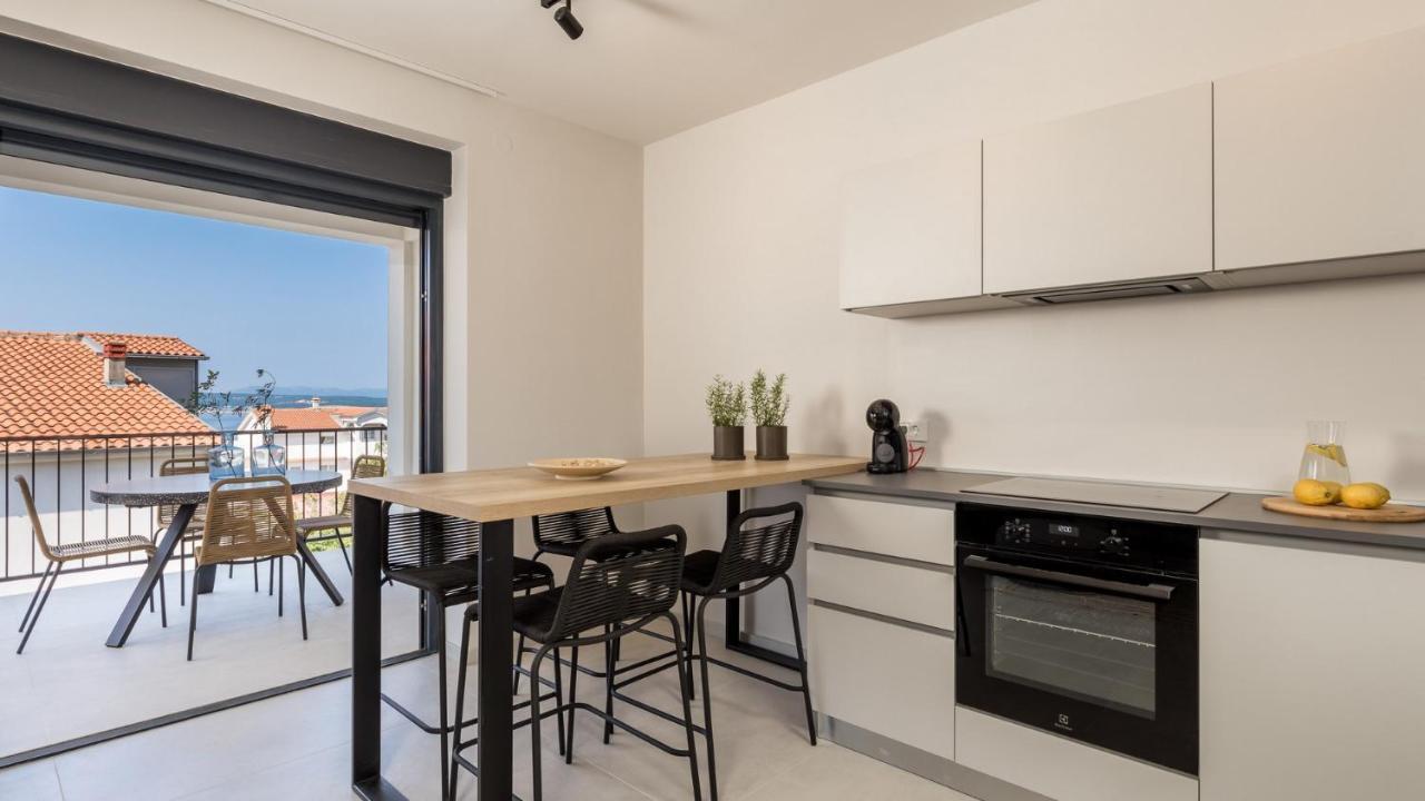 Apartments Villa Frankola With Swimming Pool Crikvenica Bagian luar foto
