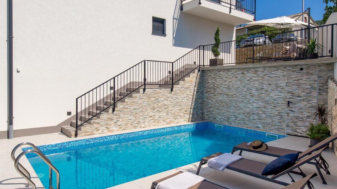 Apartments Villa Frankola With Swimming Pool Crikvenica Bagian luar foto