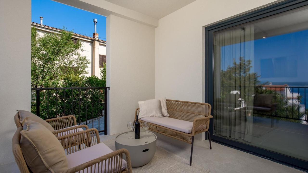 Apartments Villa Frankola With Swimming Pool Crikvenica Bagian luar foto