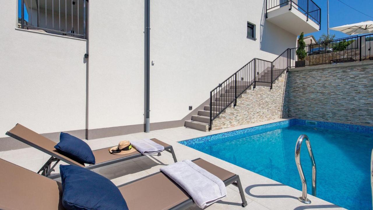 Apartments Villa Frankola With Swimming Pool Crikvenica Bagian luar foto