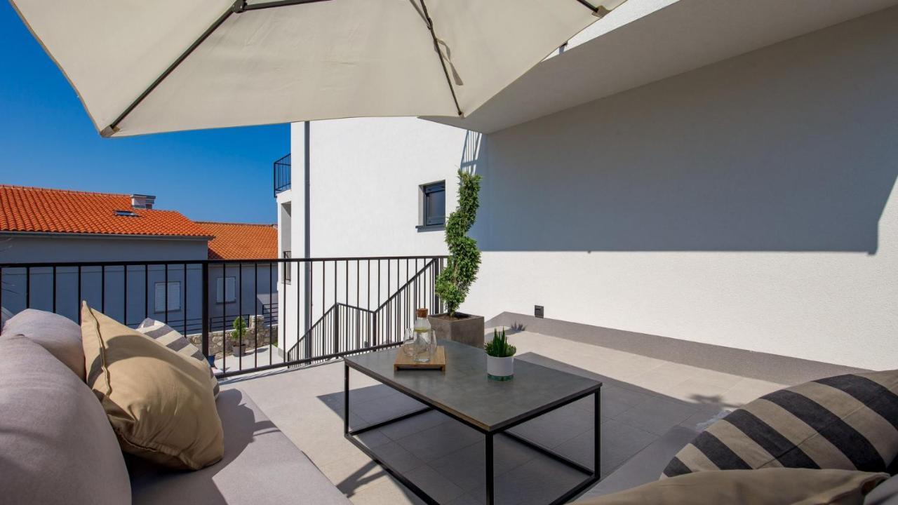 Apartments Villa Frankola With Swimming Pool Crikvenica Bagian luar foto