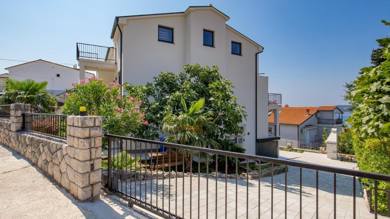 Apartments Villa Frankola With Swimming Pool Crikvenica Bagian luar foto